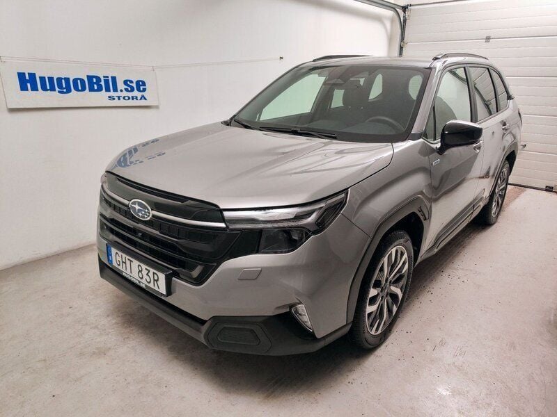 Grå Ny 2024 Subaru Forester SUV | 463 400 kr (Marknadspris) - Bild 1/4