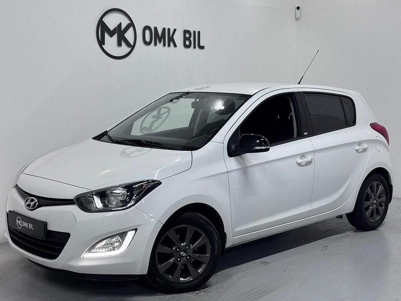 Vit Begagnad 2014 Hyundai i20 Select Halvkombi | 59 900 kr (Marknadspris) - Bild 1/4