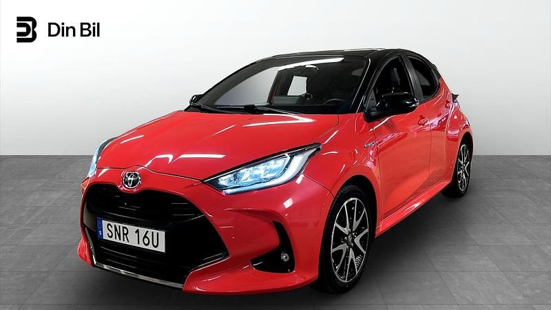 Begagnad Toyota Yaris Hybrid 2021 Röd