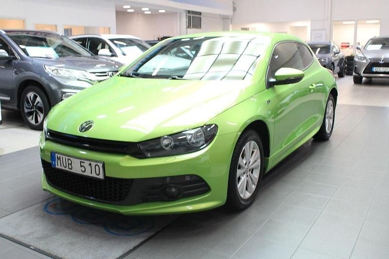 Ljusgrön Begagnad 2013 VW Scirocco R-line Sportkupé | 89 900 kr (Lite dyr) - Bild 1/4