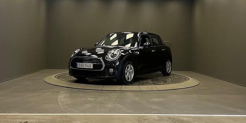 Svart Begagnad 2019 Mini Cooper Halvkombi | 179 000 kr (Bra pris) - Bild 1/4