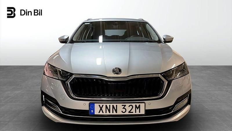 Begagnad Skoda Octavia Style 150 HK (110 kW) 2024 Silver Kombi