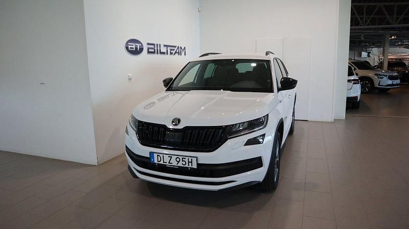 Vit Begagnad 2020 Skoda Kodiaq SportLine SUV | 379 900 kr (Lite dyr) - Bild 1/4