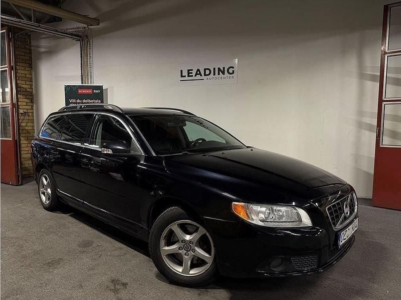 Svart Begagnad 2010 Volvo V70 Momentum Kombi | 79 900 kr (Marknadspris) - Bild 1/4