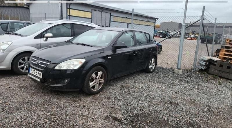 Svart Begagnad 2008 Kia Ceed EX Halvkombi | 6 500 kr (Superpris) - Bild 1/3