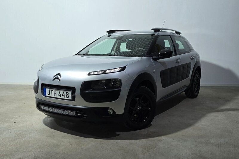 Silver Begagnad 2017 Citroën C4 Cactus PureTech Halvkombi | 119 800 kr (Lite dyr) - Bild 1/3