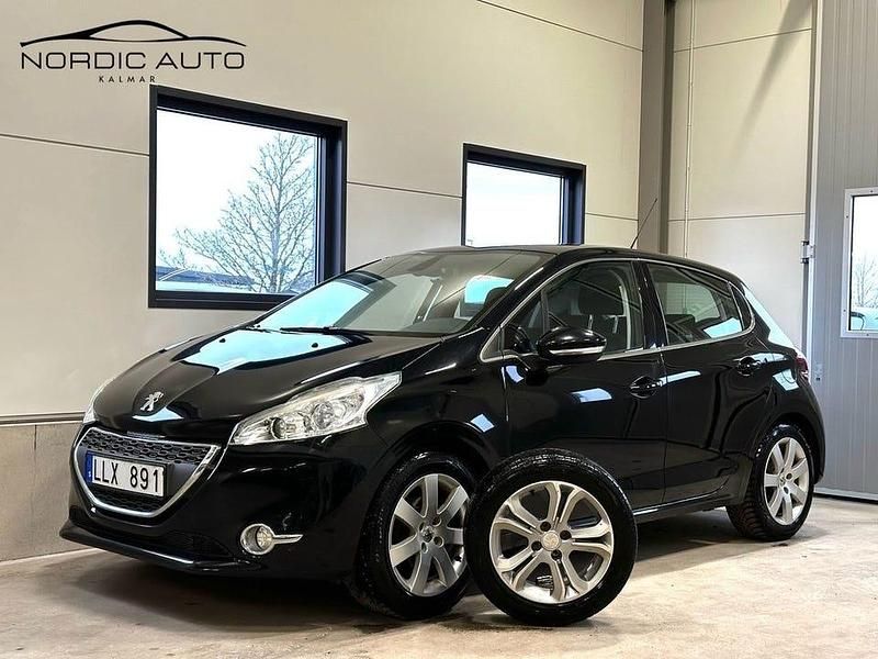 Begagnad Peugeot 208 82 HK (60 kW) 2012 Svart Halvkombi