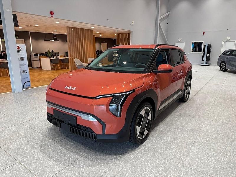 Vit Ny 2024 Kia EV3 Plus SUV | 491 400 kr (Marknadspris) - Bild 1/4