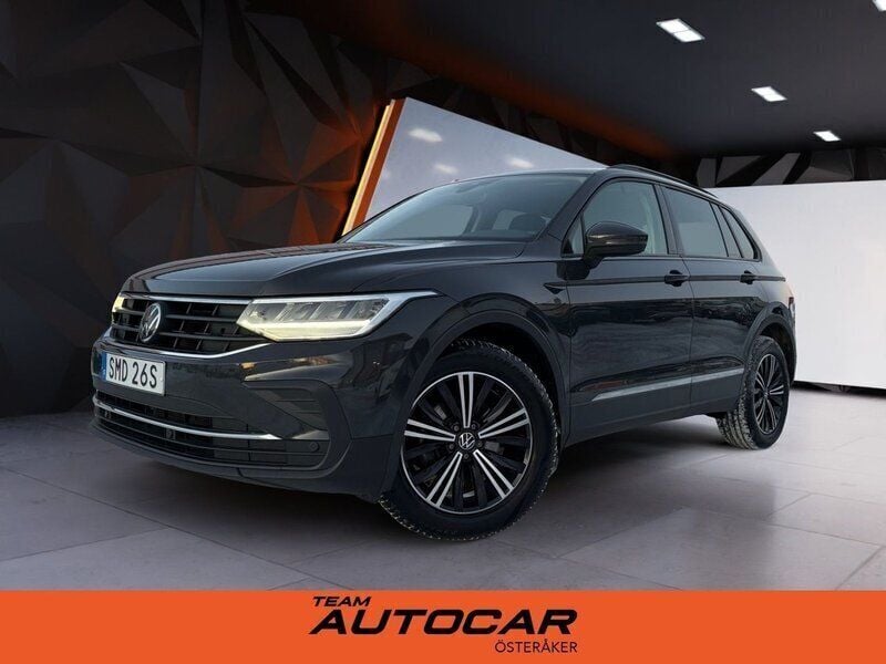 Grå Begagnad 2022 VW Tiguan SUV | 294 900 kr (Marknadspris) - Bild 1/4