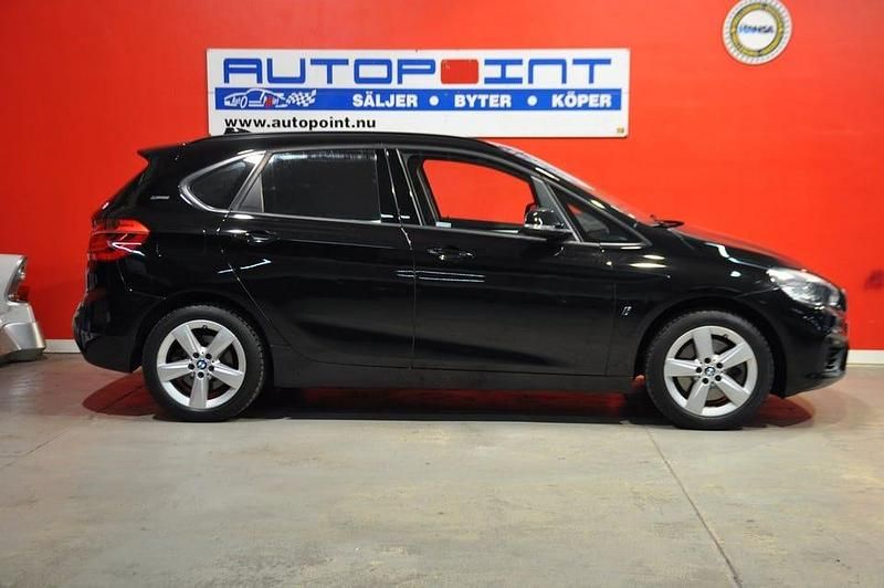Begagnad BMW 225 Active Tourer Advantage 224 HK (164 kW) 2018 Svartmetallic Minibuss