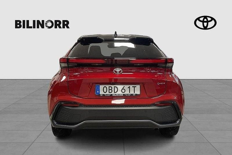 Begagnad Toyota C-HR Comfort 200 HK (147 kW) 2023 Röd SUV