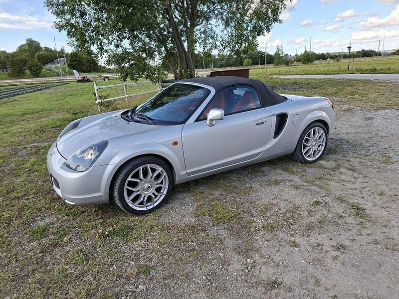 Silver Begagnad 2000 Toyota MR2 Cab | 105 000 kr - Bild 1/4
