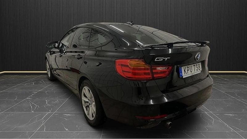 Begagnad BMW 318 Gran Turismo 143 HK (105 kW) 2014 Svart Halvkombi