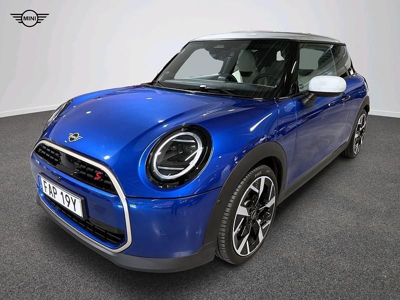 Blå Begagnad 2024 Mini Cooper S Halvkombi | 404 900 kr - Bild 1/4