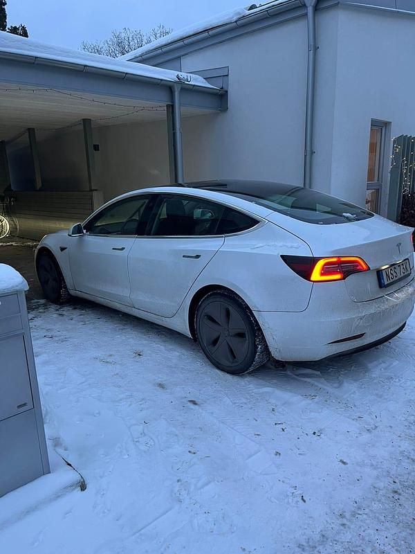 Begagnad Tesla Model 3 Long Range AWD 323 kW (440 HK) 2020 Sedan