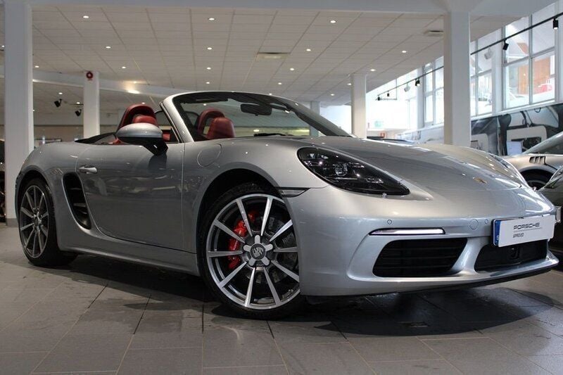 Silver (dolomite silver metallic,) Begagnad 2020 Porsche 718 Boxster S Cab | 695 000 kr - Bild 1/4