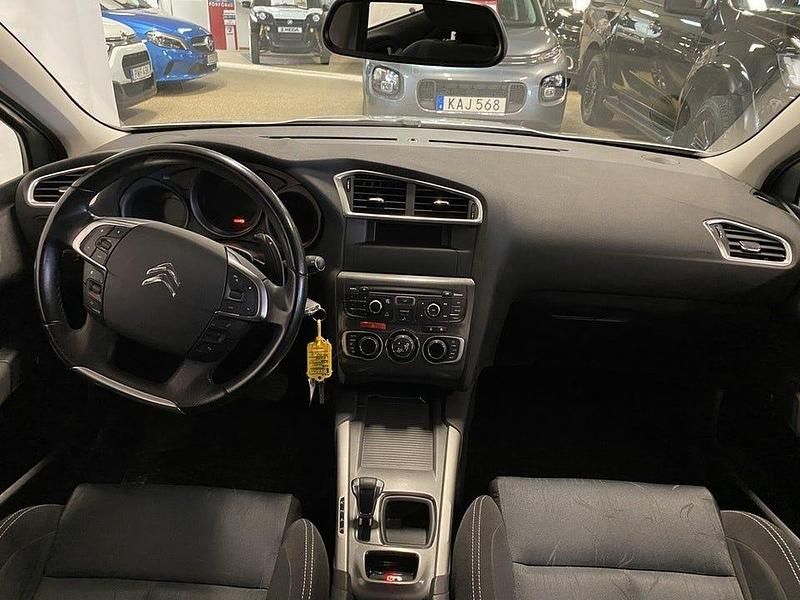 Begagnad Citroën C4 112 HK (82 kW) 2012 Silver Halvkombi