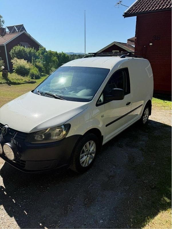 Vit Begagnad 2013 VW Caddy Minibuss | 45 000 kr (Superpris) - Bild 1/4
