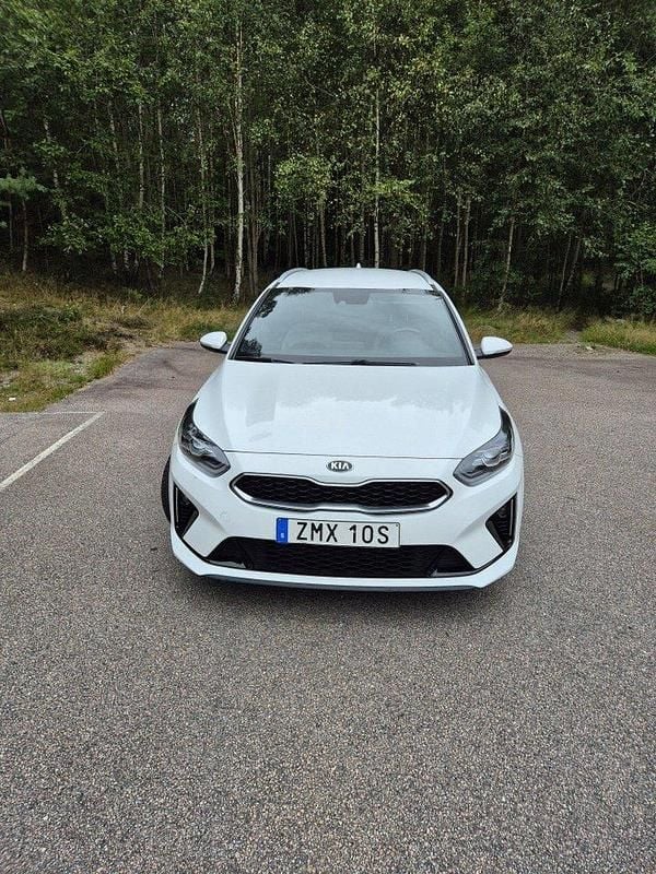 Vit Begagnad 2019 Kia Ceed Sportswagon GT-Line Kombi | 179 000 kr (Marknadspris) - Bild 1/4