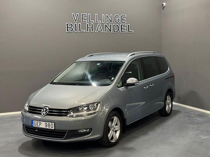 Grå Begagnad 2010 VW Sharan Minibuss | 109 900 kr (Marknadspris) - Bild 1/4
