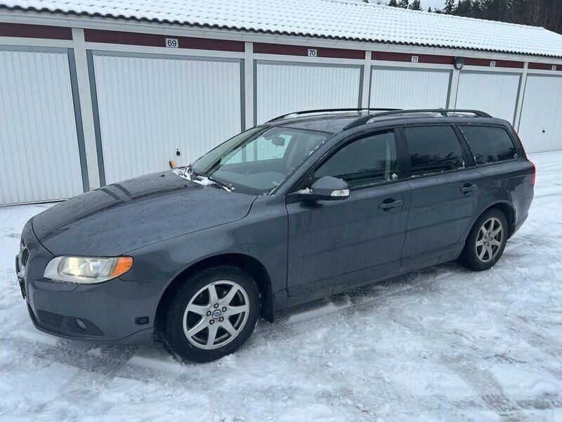 Grå Begagnad 2008 Volvo V70 Momentum Kombi | 17 500 kr (Superpris) - Bild 1/4