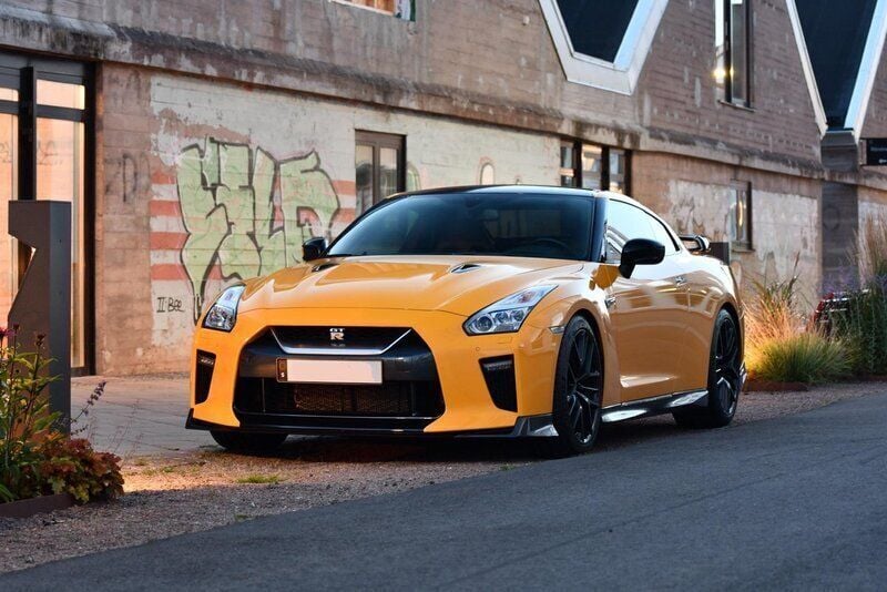 Silver Begagnad 2017 Nissan GT-R GT Sportkupé | 1 395 000 kr - Bild 1/4