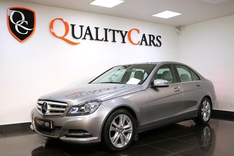 Silver Begagnad 2013 Mercedes C180 Sedan | 159 900 kr (Lite dyr) - Bild 1/4