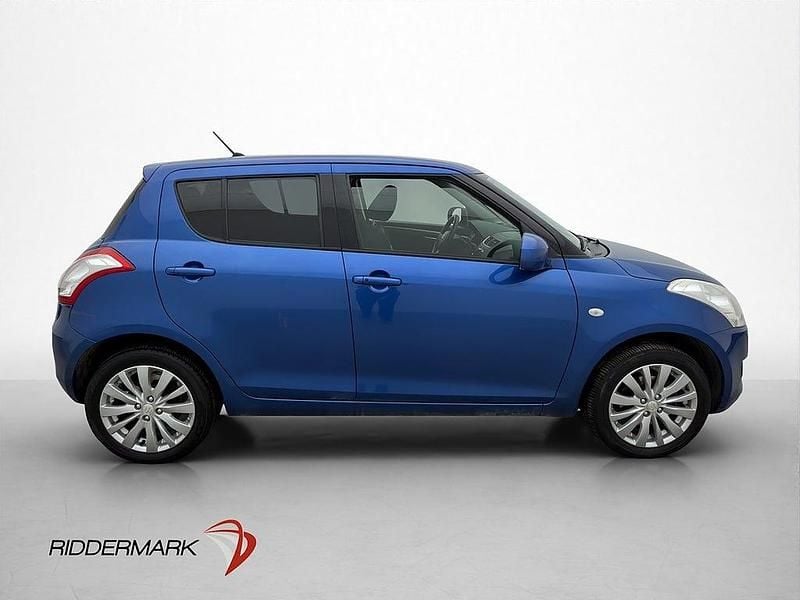 Begagnad Suzuki Swift 94 HK (69 kW) 2012 Blå Halvkombi