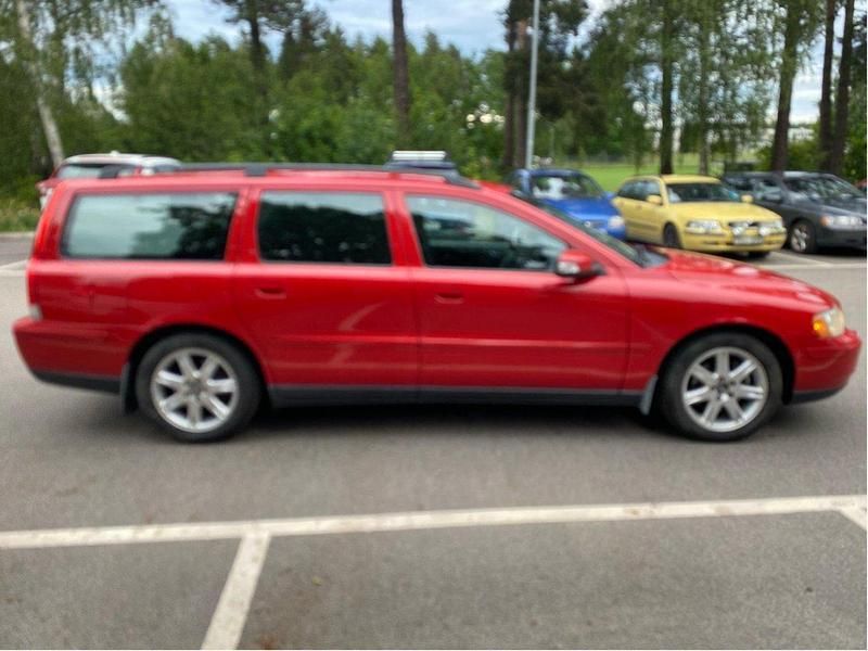 Röd Begagnad 2007 Volvo V70 Kinetic Kombi | 45 000 kr (Marknadspris) - Bild 1/4