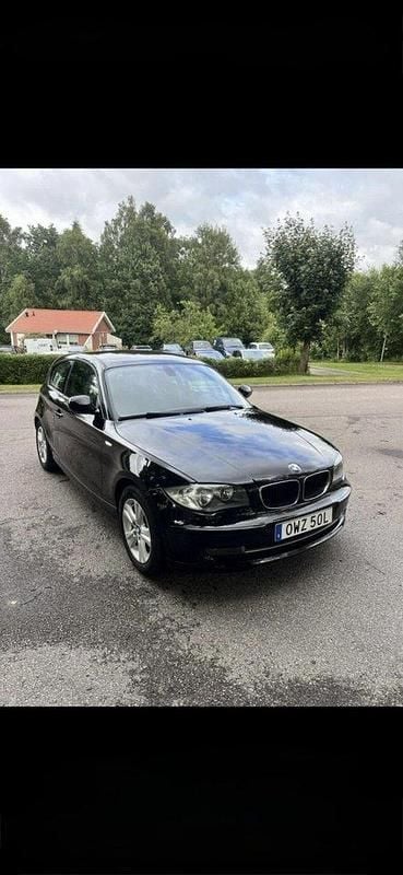 Svart Begagnad 2010 BMW 116 Advantage Halvkombi | 53 000 kr (Marknadspris) - Bild 1/4