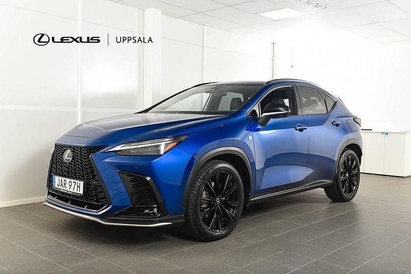 Blå Begagnad 2023 Lexus NX450h+ Sport Line SUV | 634 900 kr (Lite dyr) - Bild 1/4
