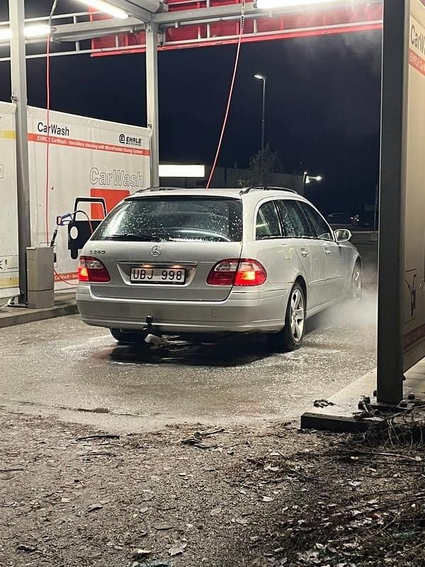 Begagnad Mercedes E240 177 HK (130 kW) 2003 Grå/silver metallic