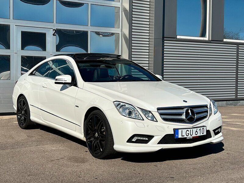 Vit Begagnad 2011 Mercedes E350 AMG Sportkupé | 199 900 kr (Dyr) - Bild 1/4