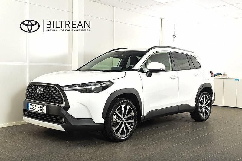 Begagnad Toyota Corolla Cross Style 197 HK (144 kW) 2024 Vit SUV