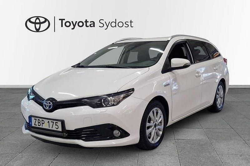 Begagnad Toyota Auris Touring Sports Edition 137 HK (100 kW) 2017 Vit Kombi