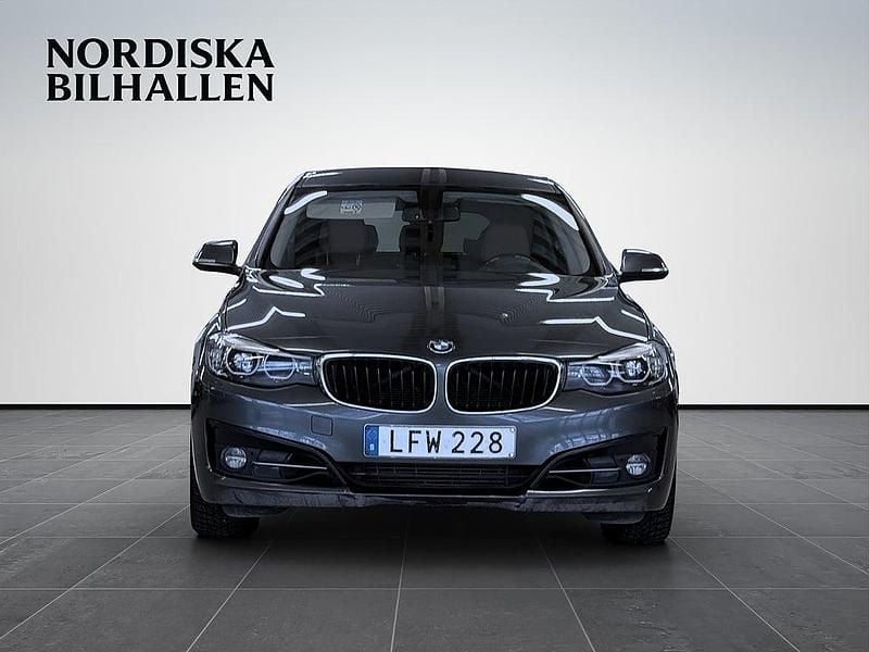 Begagnad BMW 330 Sport Line 258 HK (189 kW) 2018 Grå Sedan