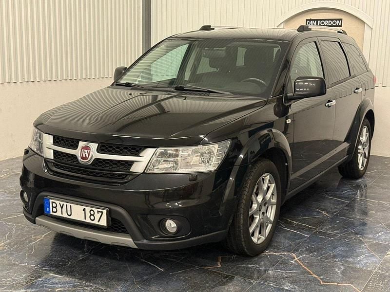 Svart Begagnad 2013 Fiat Freemont SUV | 84 900 kr (Marknadspris) - Bild 1/4