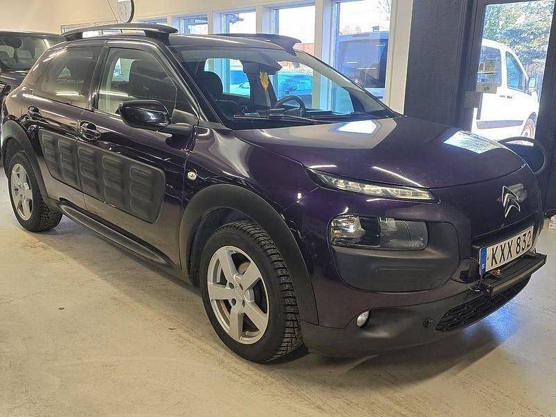 Lila Begagnad 2015 Citroën C4 Cactus PureTech Halvkombi | 49 000 kr (Bra pris) - Bild 1/4