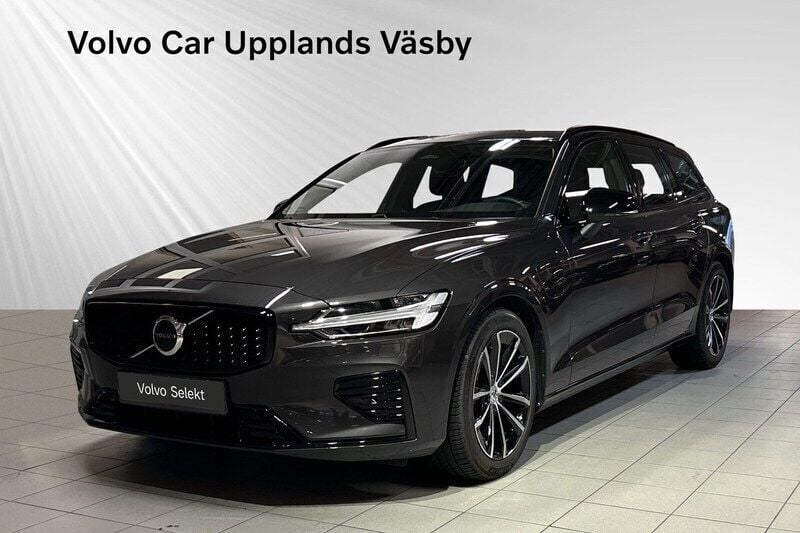 Grå Begagnad 2024 Volvo V60 Plus Kombi | 489 900 kr (Marknadspris) - Bild 1/3
