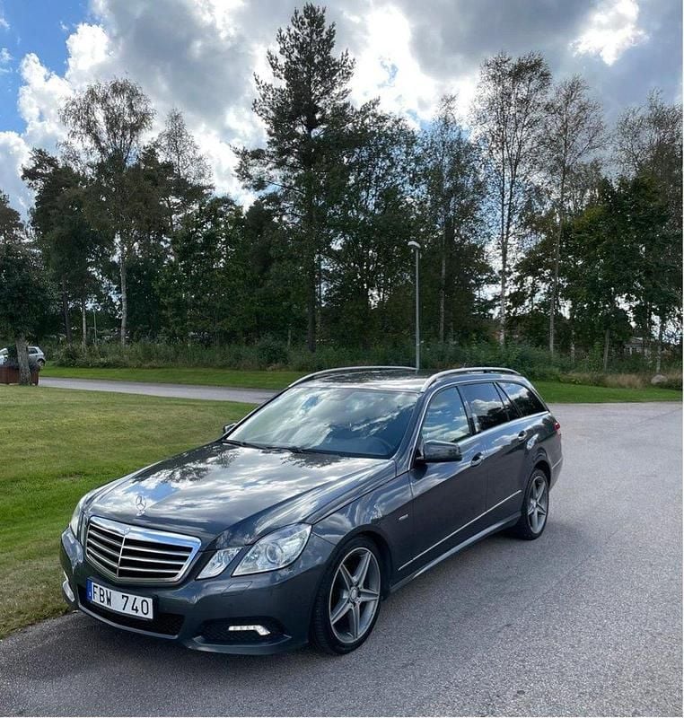 Grå Begagnad 2010 Mercedes E220 Avantgarde Kombi | 89 000 kr (Marknadspris) - Bild 1/4
