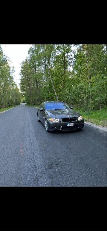 Grå Begagnad 2007 BMW 330 Sedan | 85 000 kr (Lite dyr) - Bild 1/4