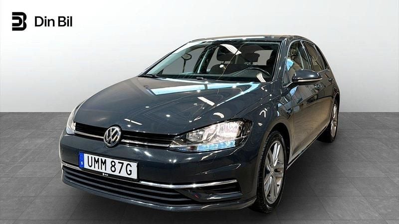 Grå (urano grey) Begagnad 2020 VW Golf VII Kombi | 174 900 kr (Marknadspris) - Bild 1/4