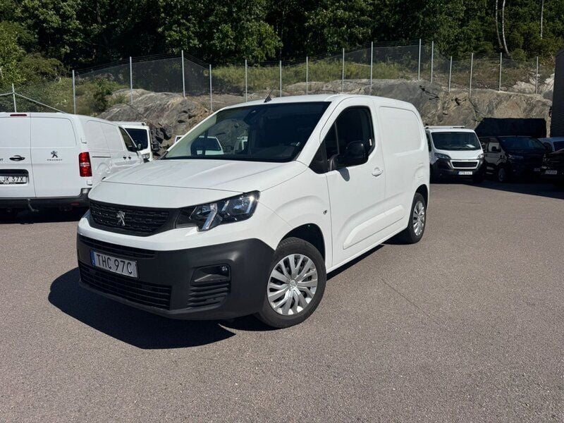Vit Begagnad 2022 Peugeot Partner Minibuss | 244 900 kr (Dyr) - Bild 1/4