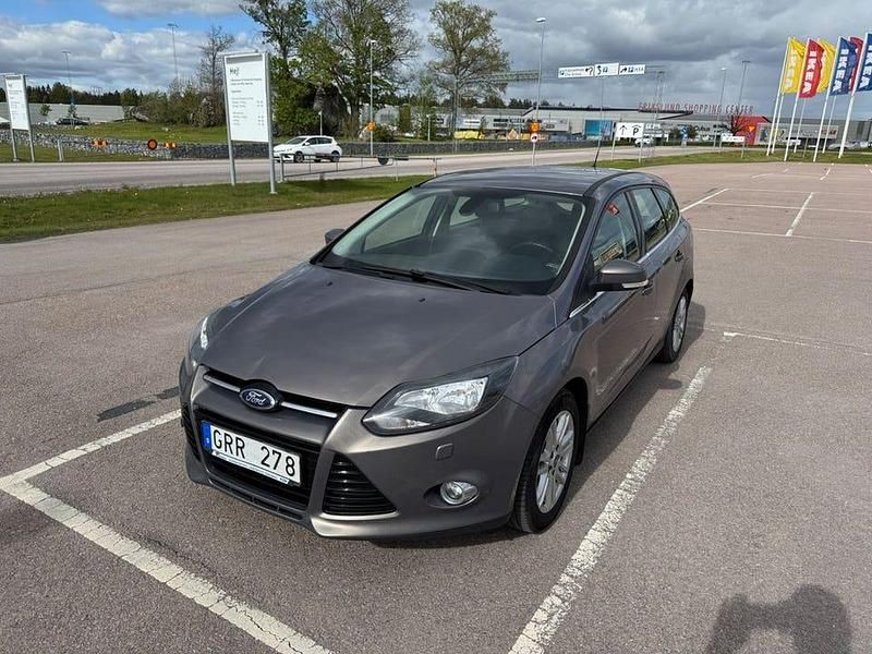 Brun Begagnad 2013 Ford Focus Titanium Kombi | 54 500 kr (Lite dyr) - Bild 1/4
