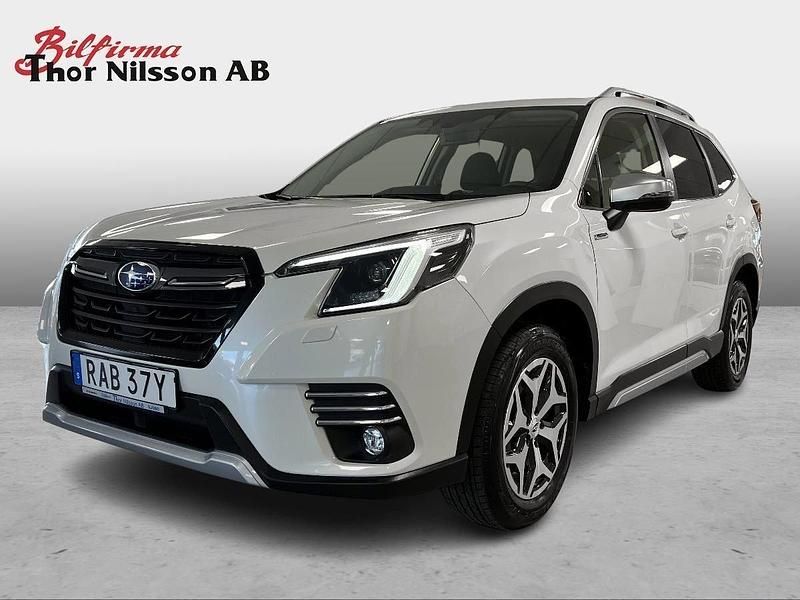 Vit Begagnad 2022 Subaru Forester Active SUV | 339 500 kr (Marknadspris) - Bild 1/4