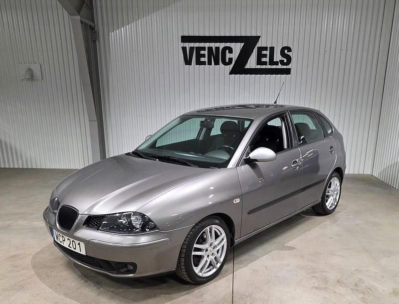 Grå Begagnad 2004 Seat Ibiza FR Halvkombi | 49 000 kr - Bild 1/4