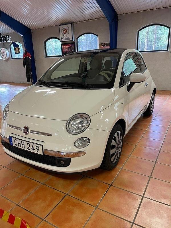 Vit Begagnad 2012 Fiat 500 Lounge Halvkombi | 62 000 kr (Marknadspris) - Bild 1/4