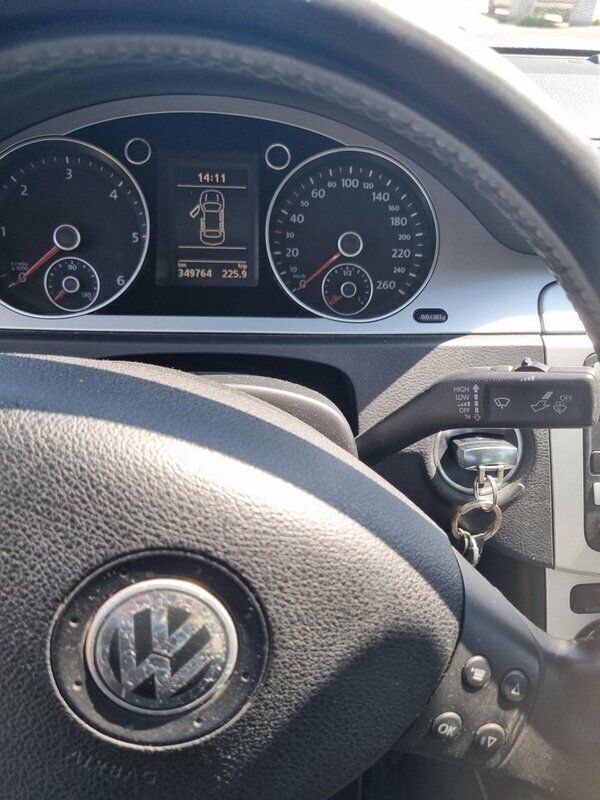 Svart Begagnad 2009 VW Passat Sportline Sedan | 25 000 kr (Marknadspris) - Bild 1/4