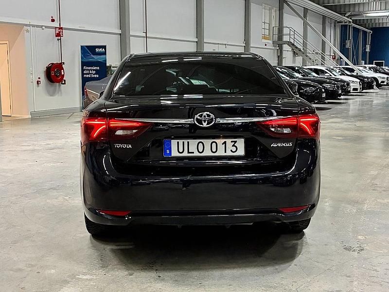 Begagnad Toyota Avensis Active 143 HK (105 kW) 2015 Svart Sedan