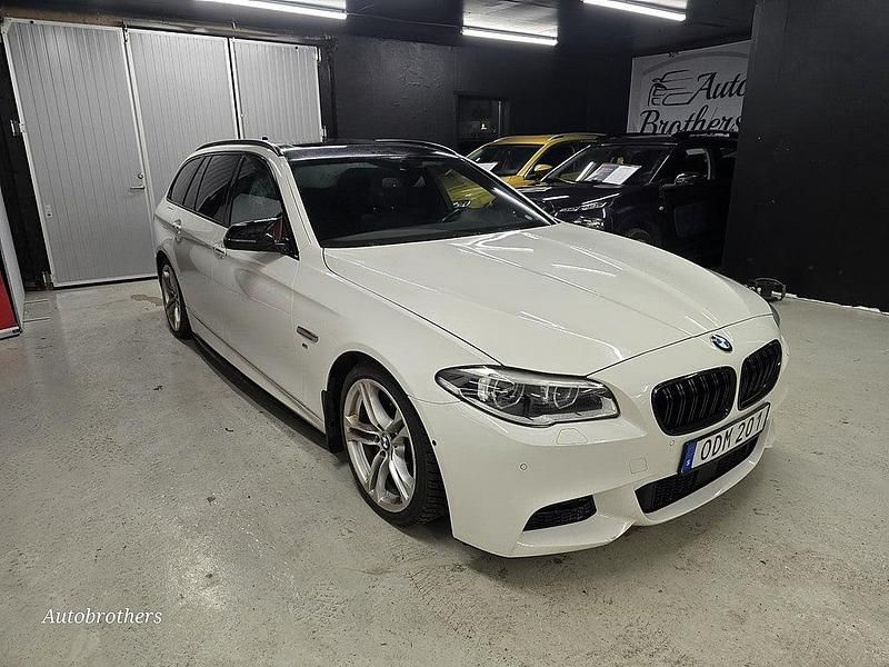 Vit Begagnad 2016 BMW 530 M Sport Kombi | 220 000 kr (Lite dyr) - Bild 1/4